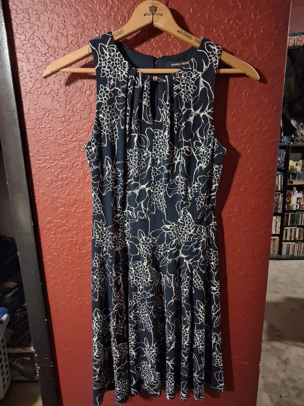 Ivanka Trump Navy & White Floral Pleated Midi Dress Size Small
